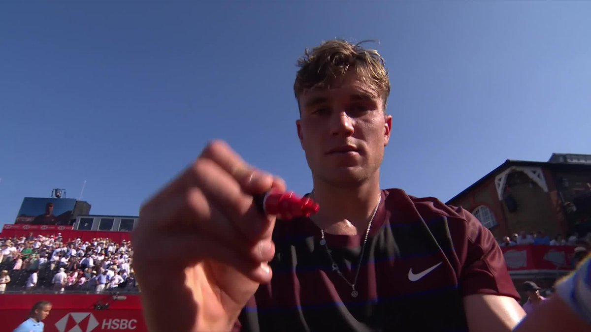 Taken from the Carlos Alcaraz School of Camera Lens Signings 🤣 jack draper #HSBCChampionships