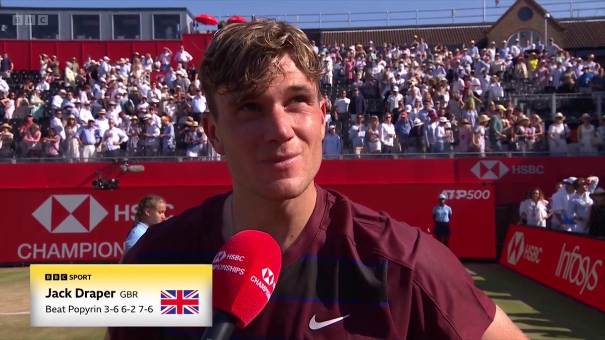 Go get yourself to that tent with your grandad, Jack 😅 The second seed beats Alexei Popyrin 3-6 6-2 7-6 (7-5) to reach the Queen's quarter-finals.