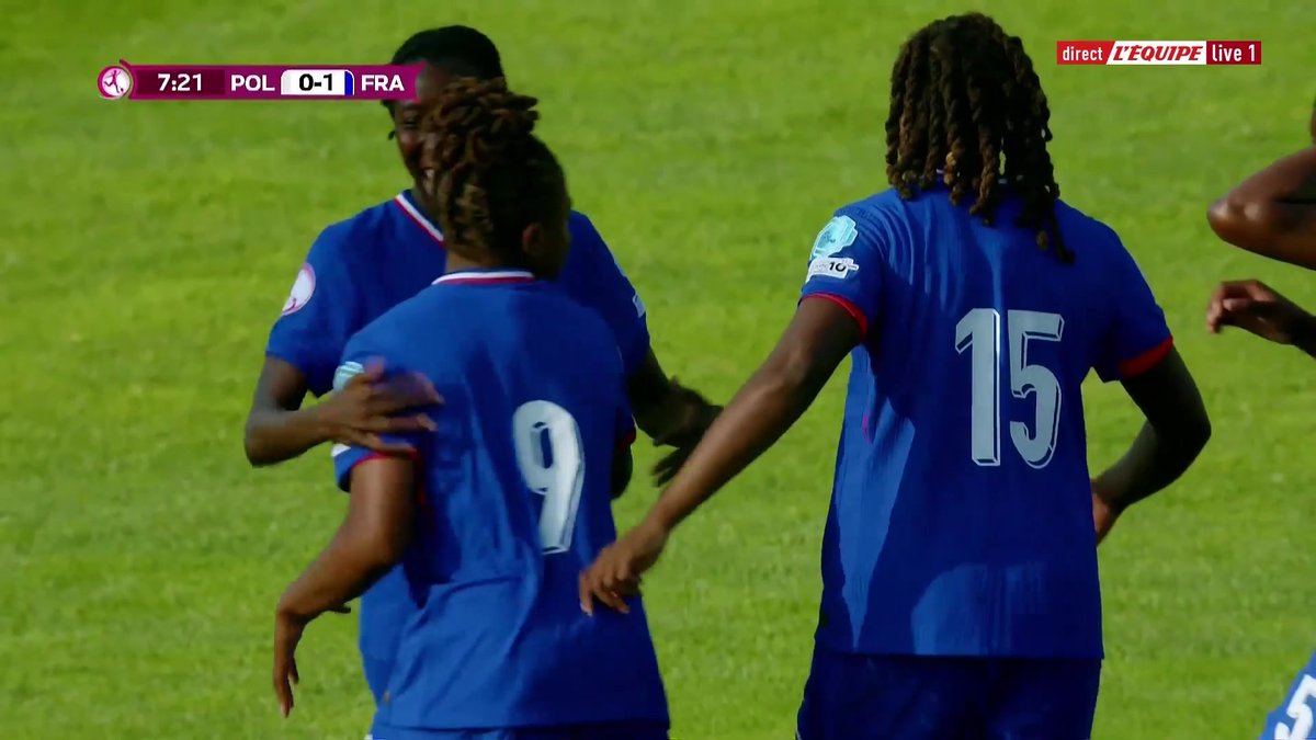La France ouvre le score grâce à une frappe puissance de Liana Joseph ! #lequipeFOOT Suivez le match contre la Pologne en direct par ici >