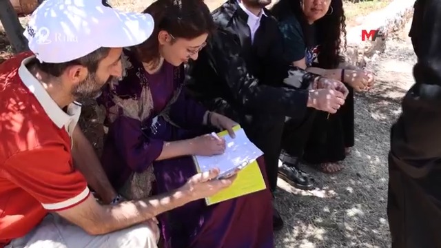 Kürt Halk Önderi Abdullah Öcalan’ın doğduğu evde ilk kez MKM ve Koma Hevra sanatçılarının kolektif çalışması ile "Mizgîn" adlı şarkının klip çekimleri yapıldı.
