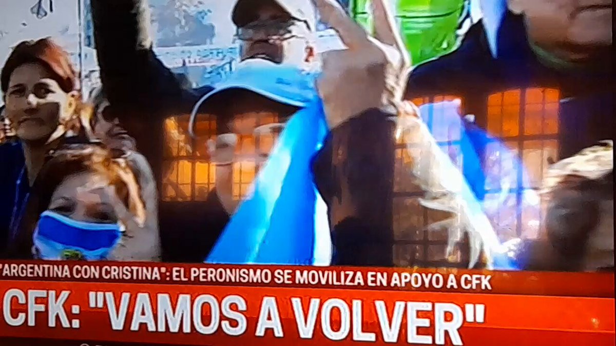 Vamos a volver porque no pueden proscribir al pueblo... Cristina es el pueblo en las calles, en cada barrio... a militar #ArgentinaConCristina #CristinaLibre #ProscripcionNuncaMas #VolveremosConCristina