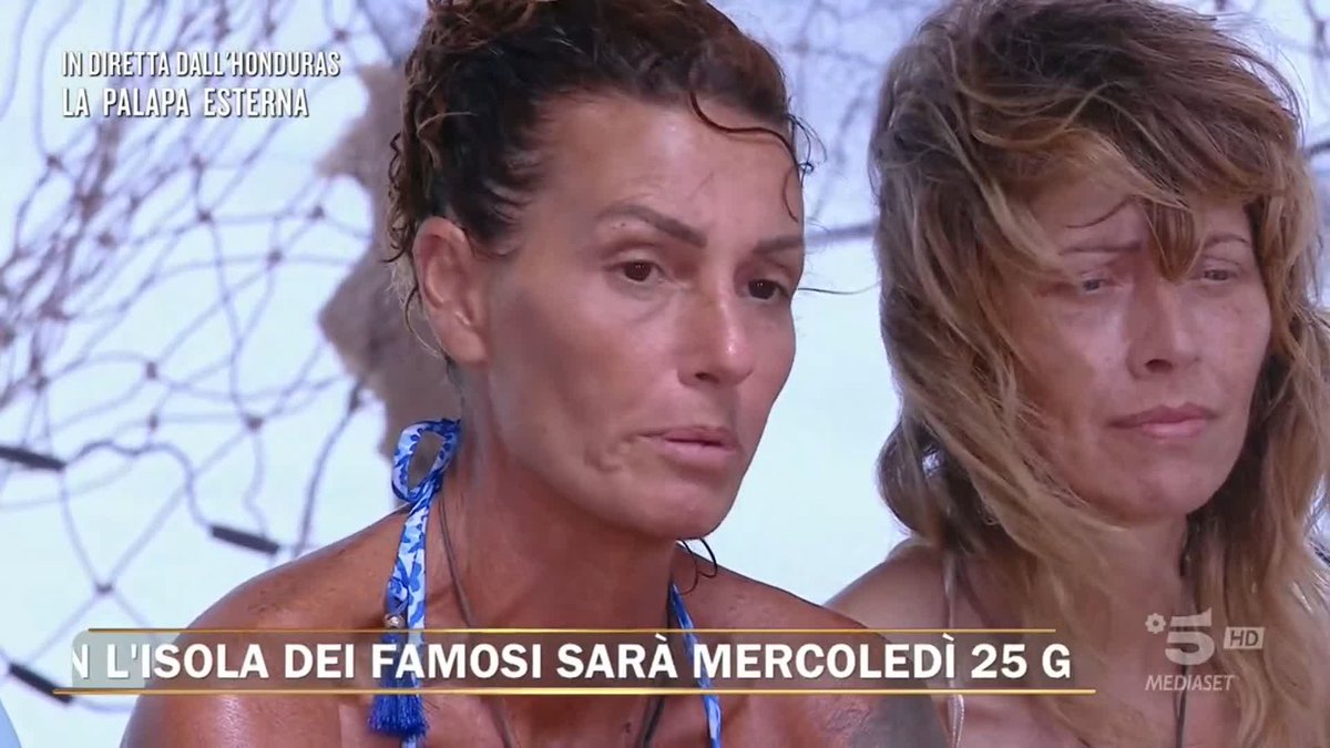 "Dino è un classista che giudica le persone solo se hanno un titolo di studio" Cristina risponde a Dino. #Isola