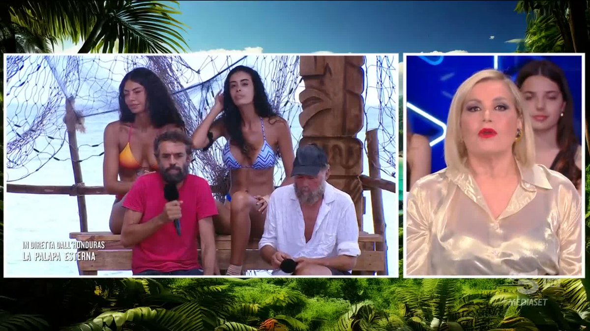 "Una che esce come vincitrice della prima edizione del Grande Fratello e che poi decide di trovare un lavoro... è una persona che merita tanti applausi" Simona difende Cristina #Isola