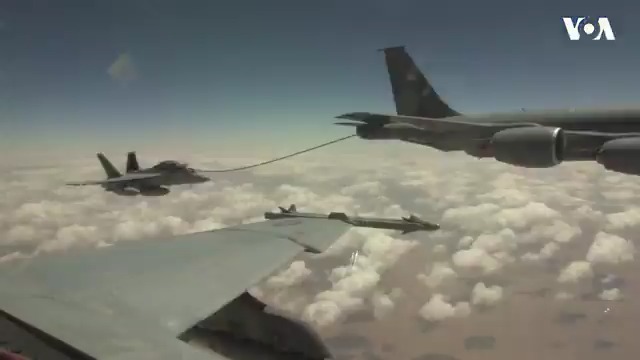 美国总统特朗普在白宫对记者们说,他还没有决定是否下令美国打击伊朗。“我可能这么做,我可能不这么做,”特朗普说。“我的意思是,没有人知道我会做什么。” 星期二(6月17日),特朗普发出一系列帖文,呼吁伊朗“无条件投降”。 相关报道👉
