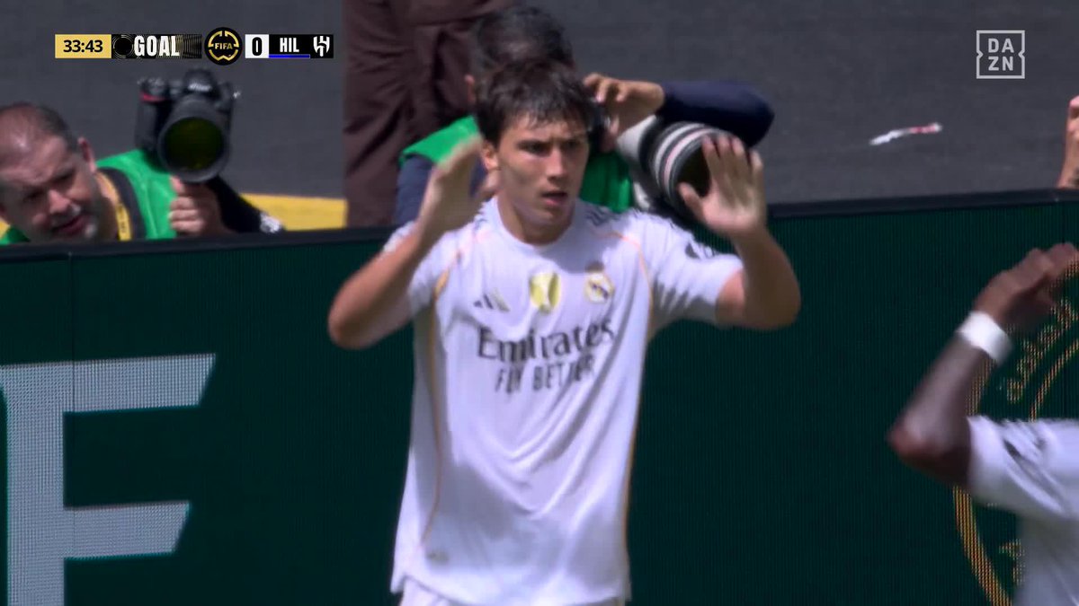33' ⚽ GOAL! Real Madrid C.F. stuns in a collective play and Gonzalo García is there to get Los Blancos in the lead! 🔥