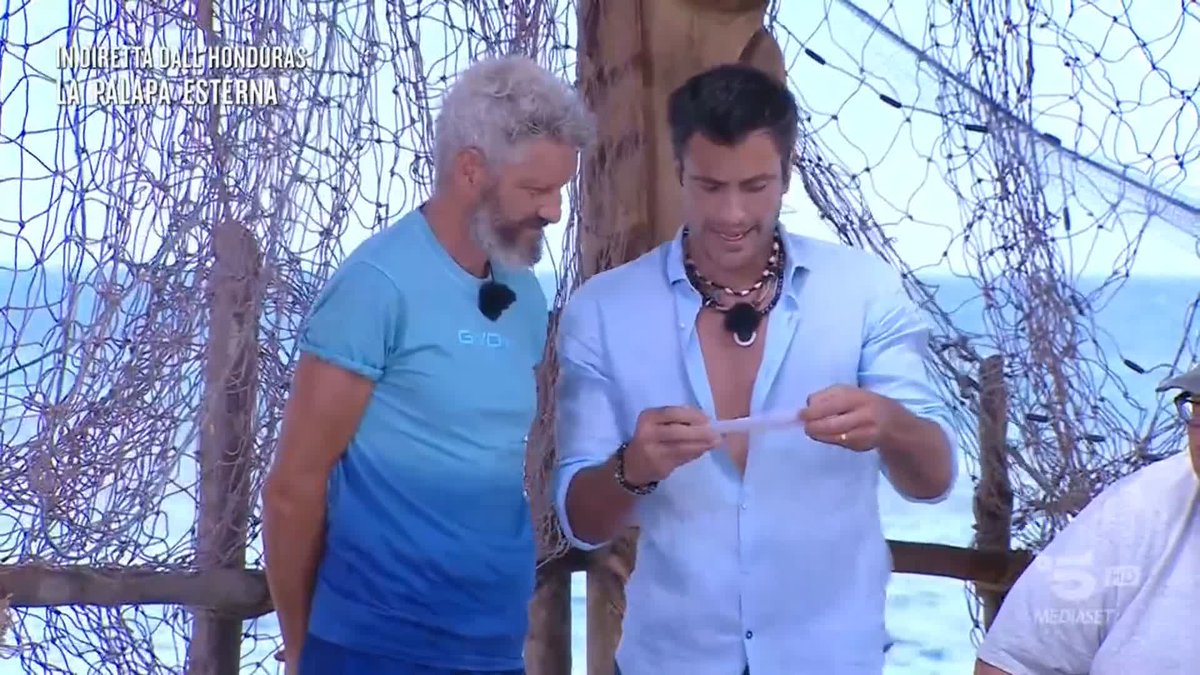 "Se ci fossero stati sei Mario, saremmo m0rt1 di fame, sete, sonno, pioggia e vento" Omar 😂 #Isola