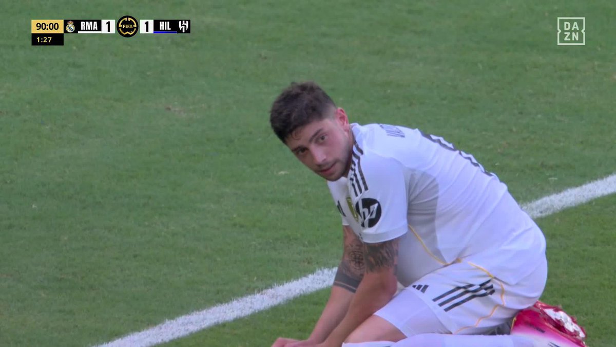 90+1' THIS IS INSANE! Penalty to Real Madrid C.F., Valverde from the spot and Bono SAVES IT!