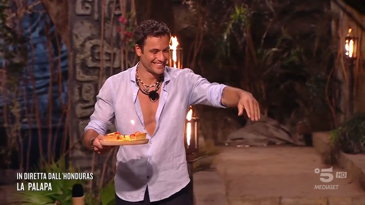 Tantissimi auguri a Cristina ❤️🫶🏻 Il desiderio espresso sarà vincere l'#Isola?