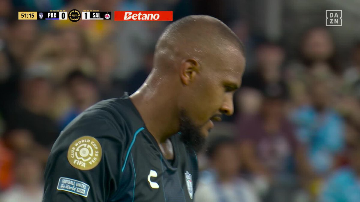 ¡La que tuvo Rondón! La gritó toda la afición de Pachuca 😮😬💥 @FIFACWC | Todos los partidos gratis en | #FIFACWC #TakeItToTheWorld