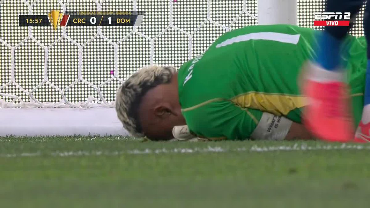 ¿HUBO FALTA CONTRA KEYLOR? Navas pudo tapar el remate de Romero pero llegó Urbaez para anotar el 1-0 de República Dominicana ante Costa Rica. 📺 La CONCACAF Copa Oro, por #DisneyPlus Premium