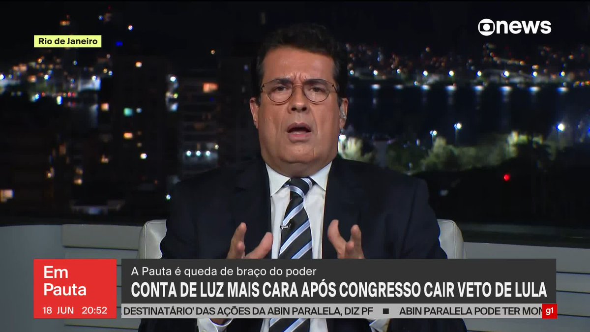 “Qual é o problema do jabuti? Em bom português, vai elevar a tarifa de luz em pelo menos 3,5%. Uma conta de luz que já não é barata. Eletricidade no Brasil deveria ser barata, mas não é por uma série de fatores, inclusive e principalmente por esse efeito cascata de subsídios, renúncias fiscais, etc. que vai encarecendo a luz. O que são 3,5% a mais na conta de luz? R$ 197 bilhões nos próximos 25 anos, para atender de forma desavergonhada a lobbies que contrariaram o bom senso. Esse Congresso, que no meu ponto de vista é o pior Congresso da história da República, é subserviente a interesses pontuais que vão na contramão do bom senso e dos pareceres técnicos”, diz André Trigueiro sobre os penduricalhos colocados por parlamentares em projeto de lei, e que foram vetados pelo presidente Lula. O Congresso derrubou os votos, e a conta de luz vai ficar mais cara. ➡ Assista ao #EmPauta: #GloboNews