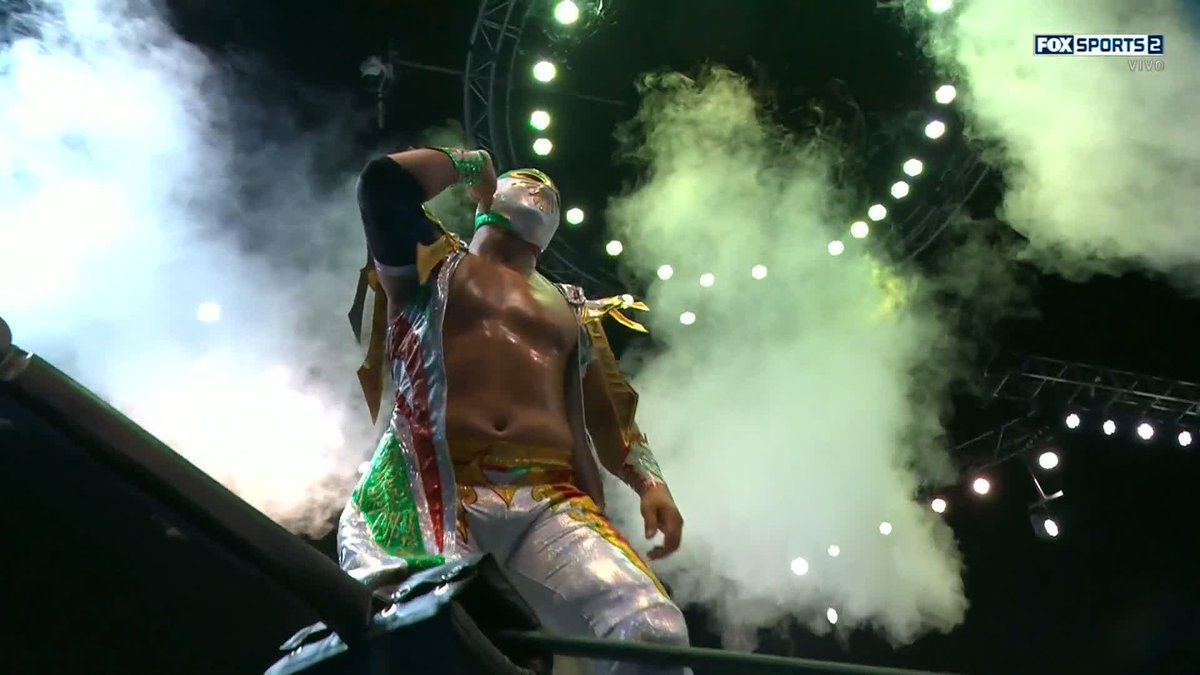 "ME MUERO POR BESARTE, DORMIRME EN TU BOCA..." 🎤 #AEWxFSMX | ÉPICA entrada de Místico a la Arena México en la que todo el público lo acompañó cantando 🤩 #AEWGrandSlamMexico
