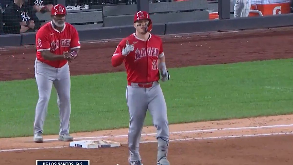 Aaron Judge got to this Mike Trout hard-hit ball quickly and Trout thought twice about running to second 👀 He even gave a nod of approval for the throw to his fellow MVP winner