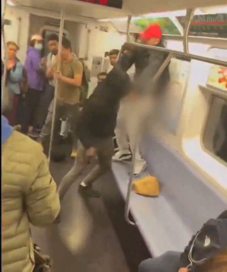 Let's check in on a completely normal NYC subway ride and see how it's going... 👀 As you'd expect, two commuters were stabbed by a homicidal criminal (likely with a lengthy arrest record) and the non stabbed riders look on as if this is just a normal Wednesday commute home from work. #CityLife #NYC #NewYork #democrats #subway #FAFO #urban #democrats #FailedState