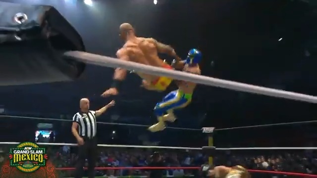THE ANTI-AIR FROM @KINGRICOCHET! Watch #AEWGrandSlamMexico LIVE on TBS &amp; MAX