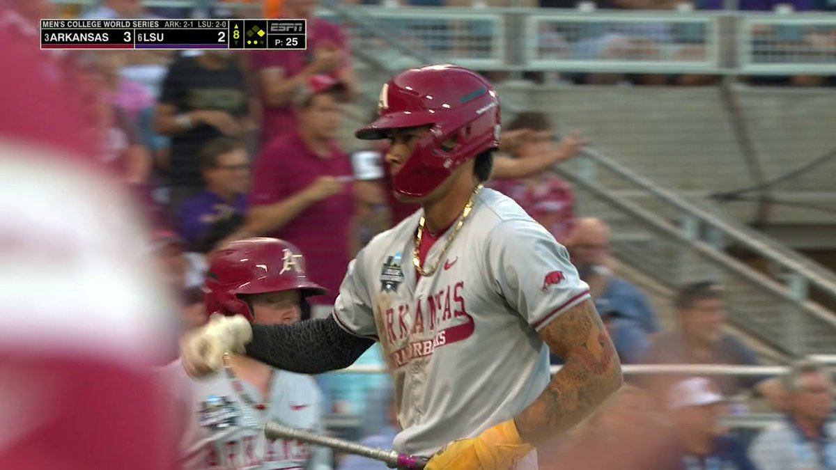 WE'VE GOT A BALLGAME IN OMAHA‼️ ARKANSAS TAKES THE LEAD IN THE 8TH 😳 Arkansas Baseball