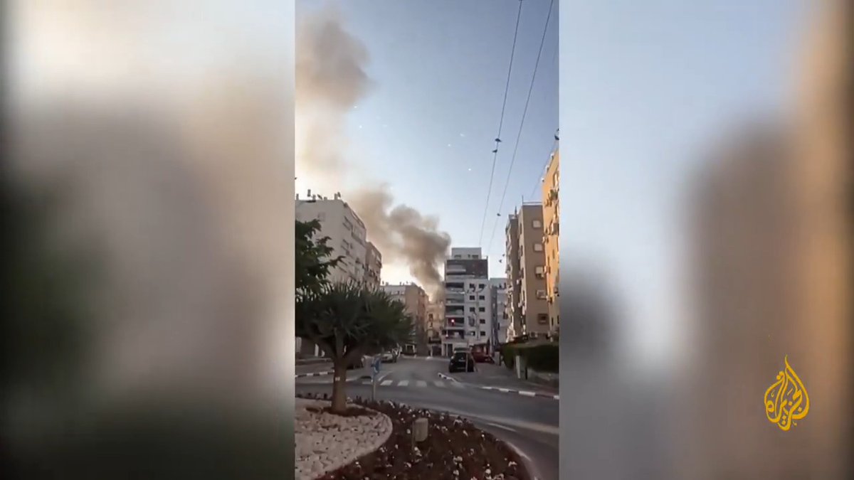 صور لأحد المواقع الإسرائيلية بعد استهدافه بصاروخ إيراني بشكل مباشر وسط إسرائيل #الأخبار