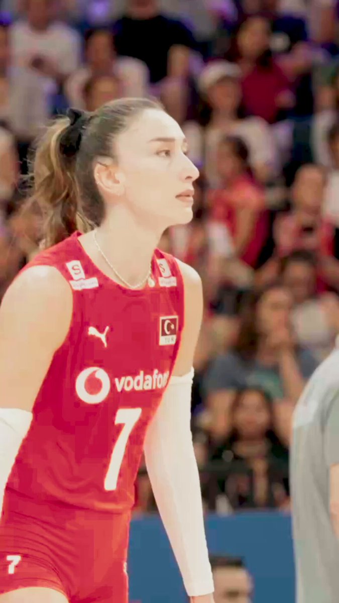 Dominik Cumhuriyeti karşısında gösterdiği performansla maçın öne çıkan oyuncusu: Hande Baladın! ⭐️ 🚀 15 Sayı 🙌 1 Blok