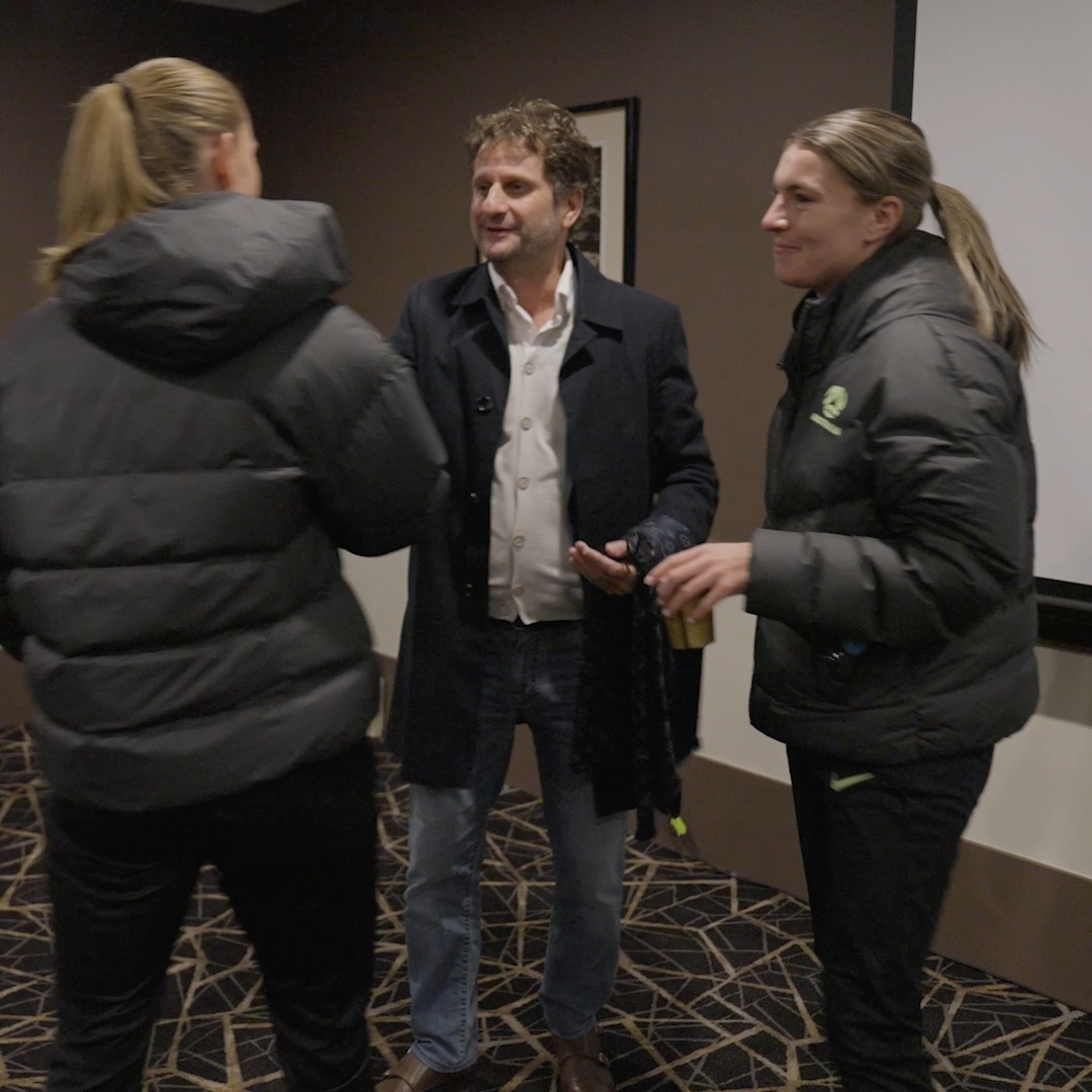 Meeting our new coach for the first time ๐ค #Matildas