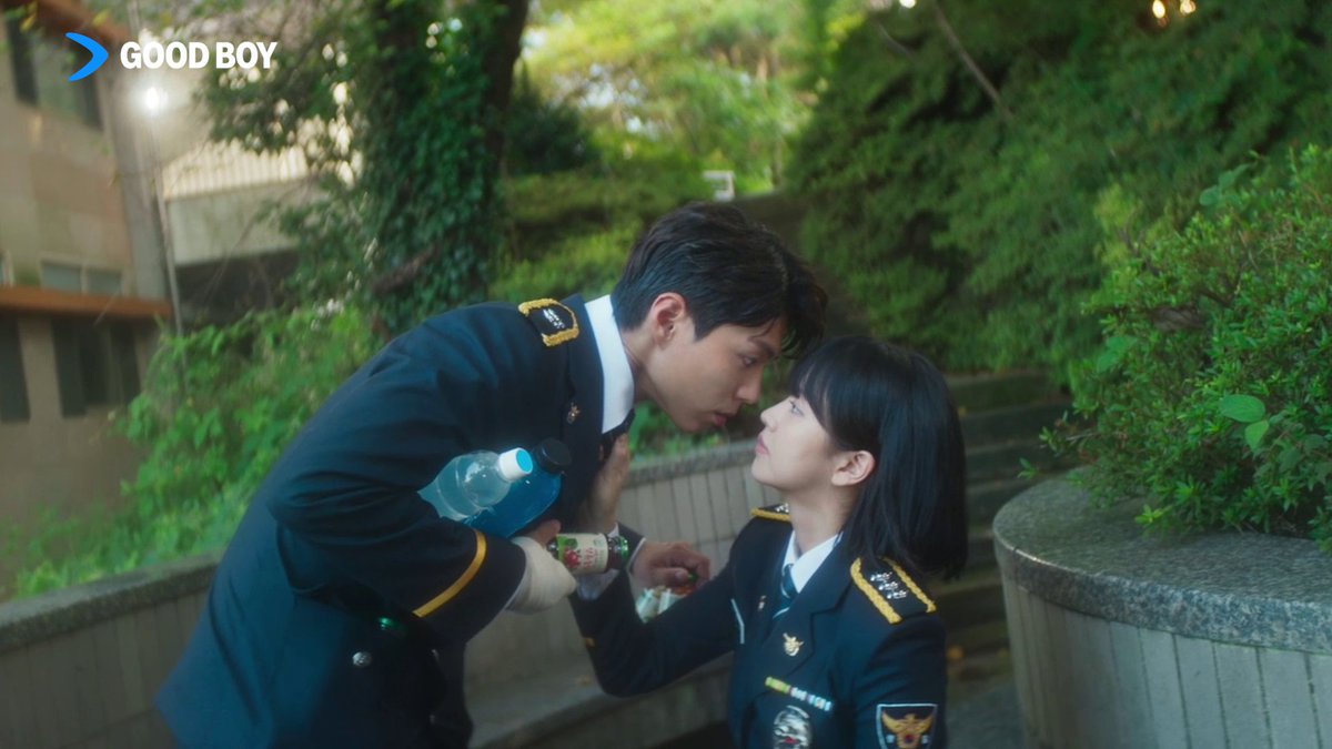 Bentar, ngakak dikit soalnya MUKANYA JONG-HYEON PENUH KECURIGAAN 😭😭😭 #GOODBOY #ParkBoGum #KimSoHyun #LeeSangYi