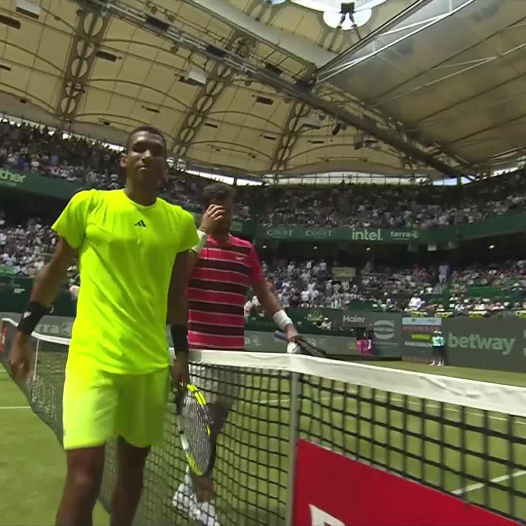 A 5th Halle quarter-final 💫 Karen Khachanov comes through a rollercoaster match against Auger-Aliassime 6-3 1-6 6-3 to make the last 8 #TWO25
