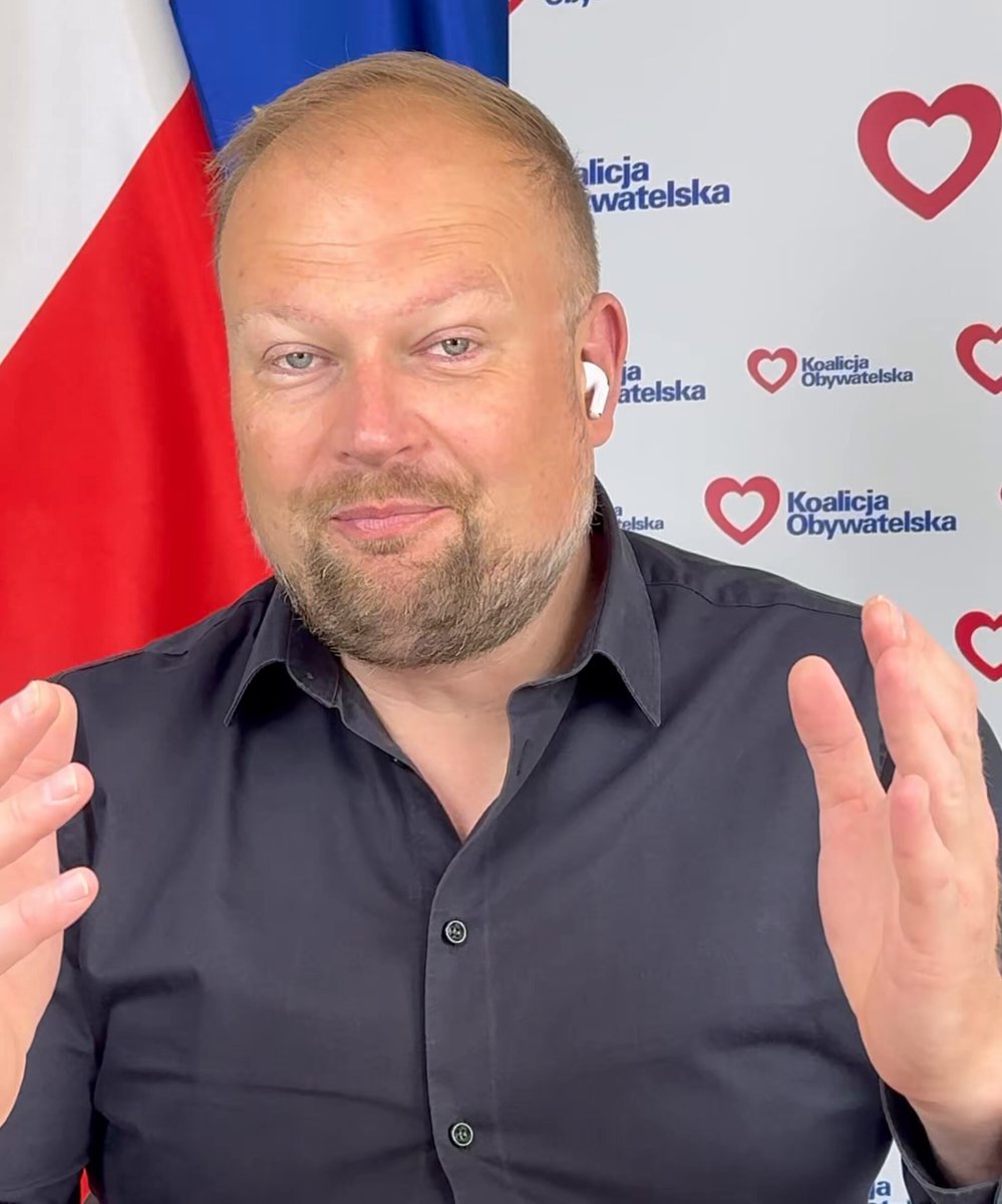 To koniec zgadywania, ile „na rękę”. Prezydent podpisał moją ustawę #JasneZarobki – za 6 miesięcy każda oferta pracy będzie musiała zawierać widełki wynagrodzenia. To zmiana dla młodych, kobiet i wszystkich, którym do tej pory mówiono: „porozmawiamy o tym na końcu”. Teraz zaczynamy od uczciwości. #RównośćSzans #KodeksPracy #PrawoDoInformacji #Transparentność