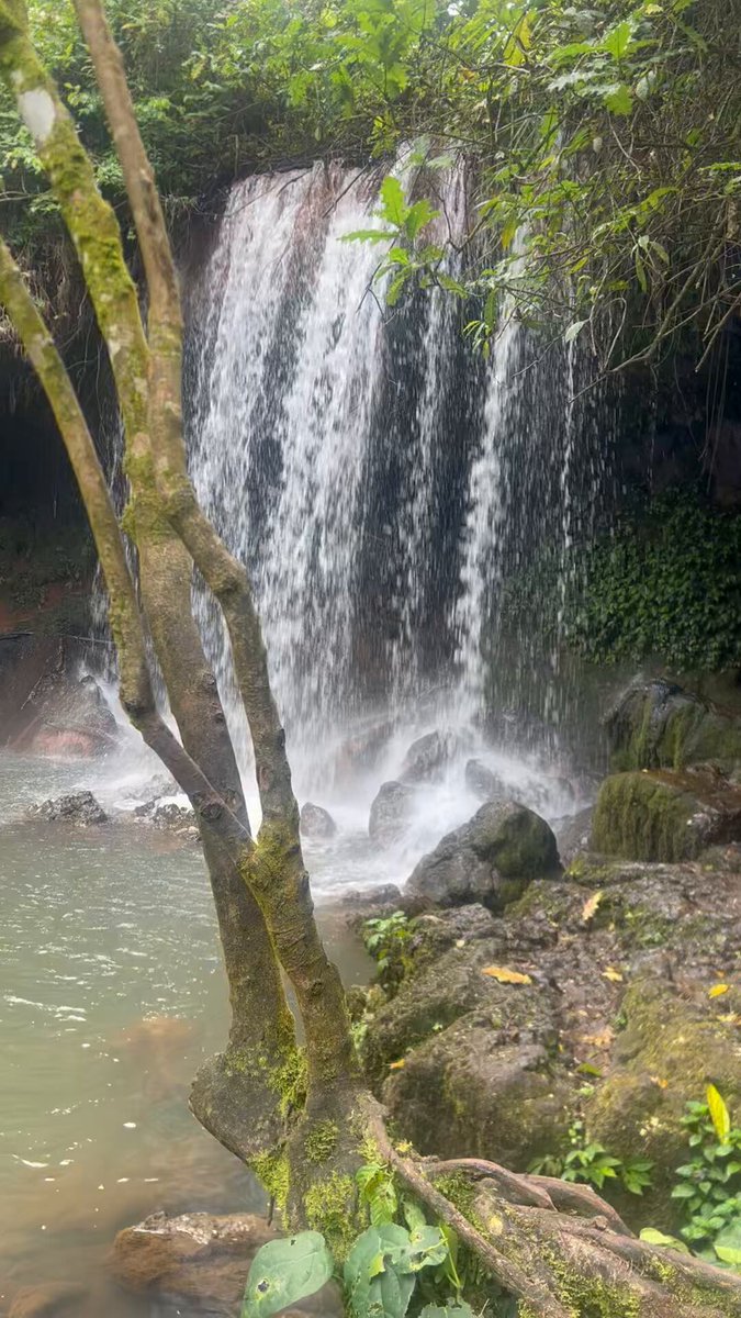 A must visit!! Nyakasura water falls || amabere caves || Fort portal || western Uganda 🇺🇬 #ExploreUganda #VisitFortportal
