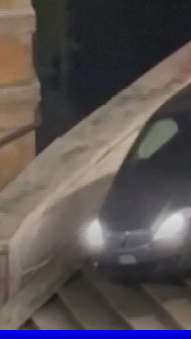 Un homme de 81 ans tente de descendre en voiture les escaliers de la place d'Espagne à Rome