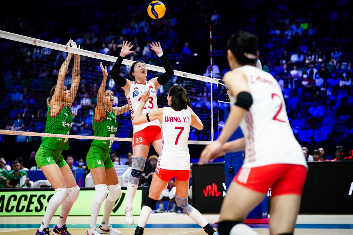 #VNL2025: CHINA ๐จ๐ณ 3-2 ๐ง๐ฌ BULGARIA ๐คฏ China ๐จ๐ณ and Bulgaria ๐ง๐ฌ battled to the brink ๐คฏ in a five-set thriller, with Wu Mengjie sealing it 16โ14 with her 3๏ธโฃ2๏ธโฃnd point ๐คฉ! ๐บ Watch #VNL on VBTV: ๐ #BePartOfTheGame #volleyball