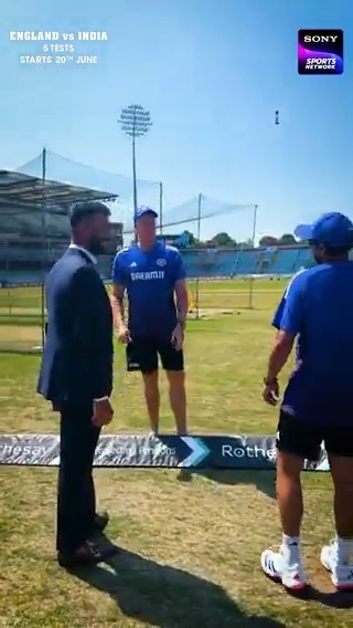 Cheteshwar Pujara meets Morne Morkel and Kuldeep Yadav. ❤️