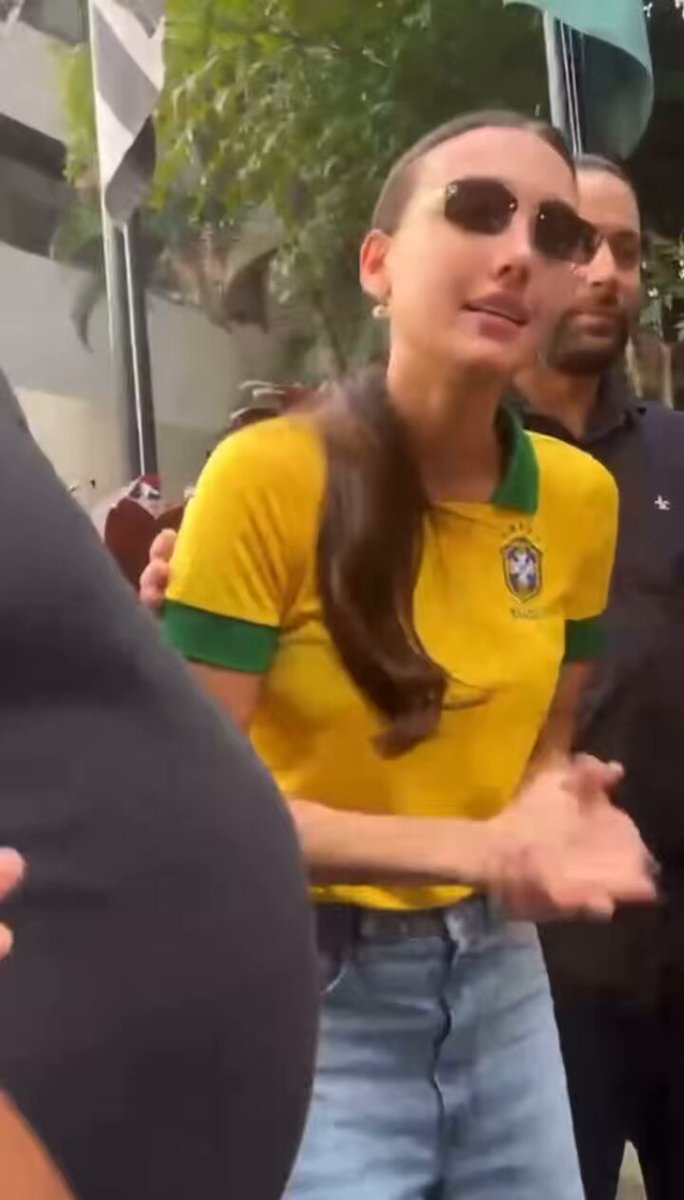 lo de que haya ido la jabona al hotel de zeudi a llamarle Lady Gaga?