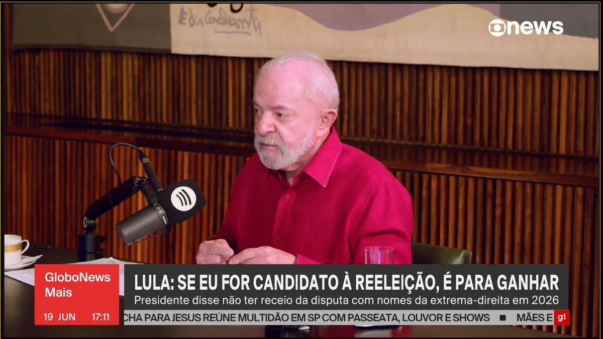 “Se estiver no momento eleitoral, com a saúde que estou hoje, com a vontade que estou hoje e com a disposição que tenho, eu serei candidato para ganhar a eleição. Se depender do meu esforço físico, da minha consciência política, a extrema-direita não volta a governar esse país. Quem quiser ganhar de mim vai ter que andar mais do que eu na rua, vai ter que fazer mais discurso do que eu na rua, vai ter que conversar mais com o povo do que eu na rua e vai ter que fazer mais do que eu. E duvido que tenha alguém que seja capaz disso. Pelo menos dos que estão aí”, disse o presidente Lula durante entrevista ao podcast Mano a Mano. ➡ Assista ao #GloboNewsMais: #GloboNews