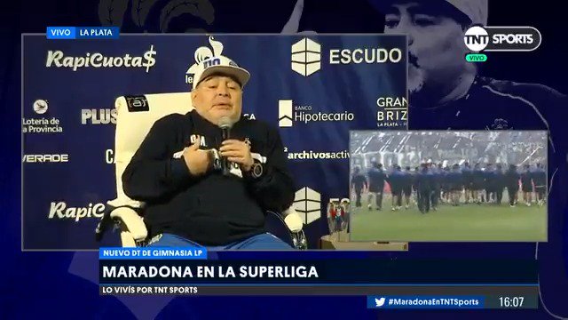 "Diego Armando Maradona": Porque el Diego reveló que el le enseño a Lionel Messi como patear los tiros libres: "Me preguntó cómo hacer para ponerle todo el pie cuando le pegaba. 'Es simple esto, le pegás al medio', le dije. Ahora las cuelga todas"
