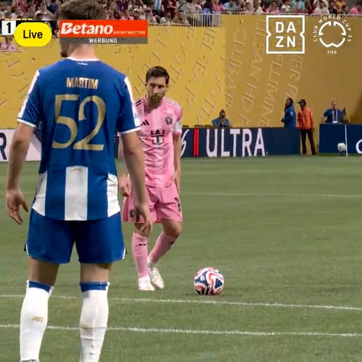 Messi bleibt einfach immer in seiner Prime #DAZNmoment Alle Spiele des #FIFACWC seht Ihr live und for free auf DAZN 📺 #TakeItToTheWorld