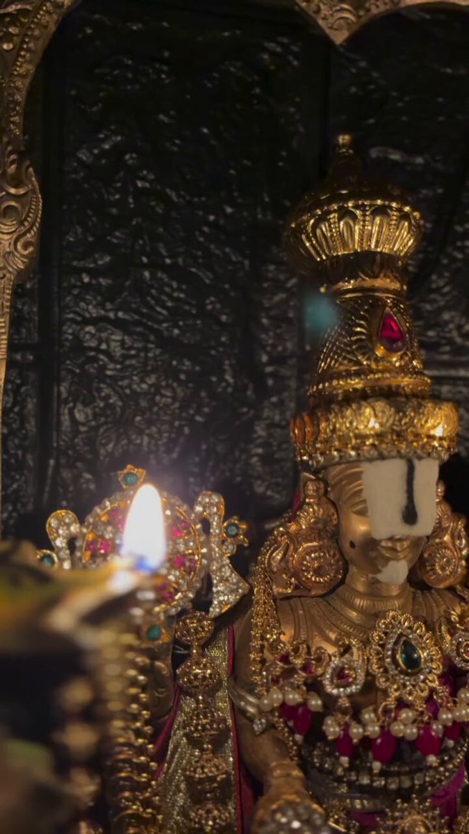 Divya Darshan of Shri Hari Govinda.