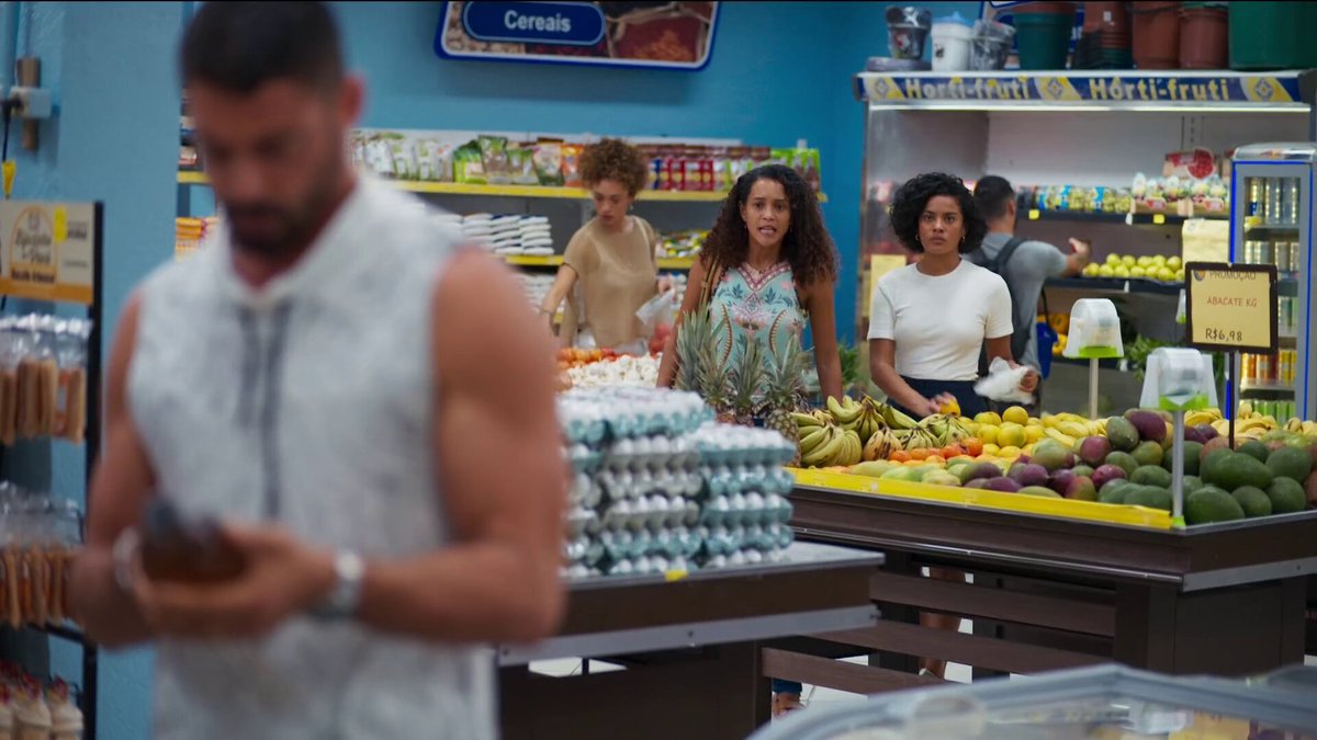 "Só vim aqui comprar um negócio." "MENTIROSO. SEI QUE VEIO AQUI ATRÁS DA MINHA FILHA." "Eu não transo violência." #Valetudo