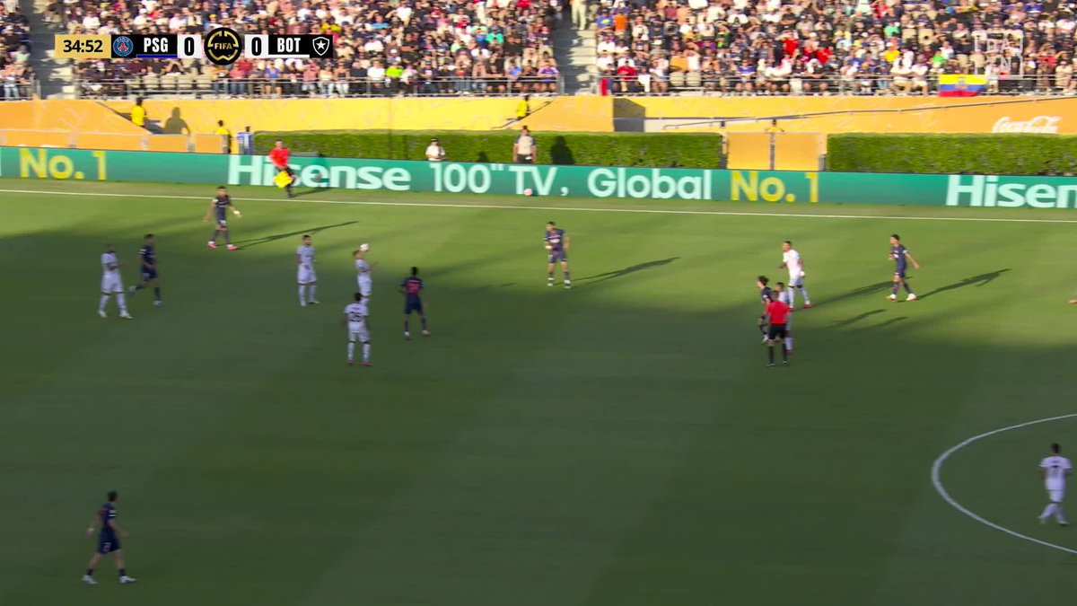 😮 | Igor Jesus ouvre le score pour Botafogo F.R. et crée la surprise face au PSG ! Suivez la rencontre Paris Saint-Germain 🆚 Botafogo F.R. gratuitement ici : ! 👈 #FIFACWC #TakeItToTheWorld