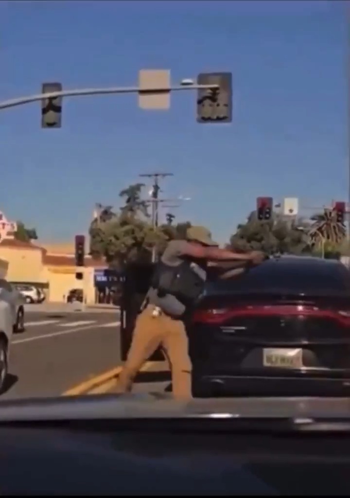 Video *reportedly* showing a federal agent in Pasadena, California pulling his pistol on an "anti ICE" "protester" who was attempting to photograph his license plate. What would happen in California if the average citizen did this? We all know the answer 🤨 Plan accordingly..... #CityLife #cops #california #Pasadena #police #FAFO #urban
