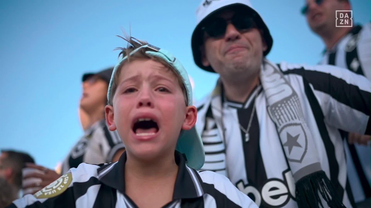 Ufff, la emoción de este nene hincha del BOTAFOGO tras ganarle al PSG en el Mundial de Clubes. Qué locura. 🥹🇧🇷