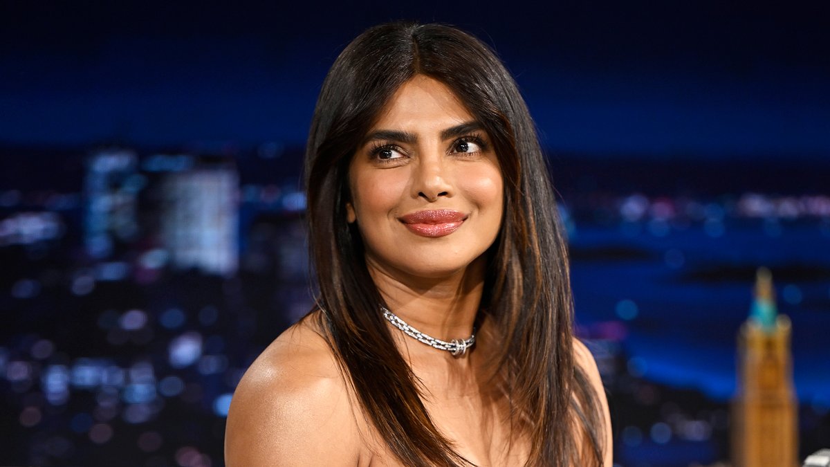 .PRIYANKA shows Jimmy how to throw a punch 👊 #FallonTonight