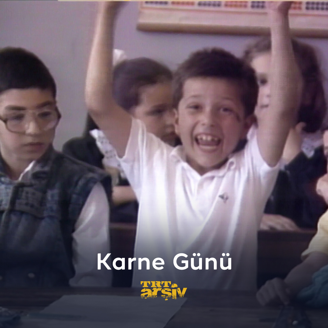 1990’larda bir #karne günü… 😍 Sizin unutamadığınız bir karne anınız var mı? #TRTArşiv