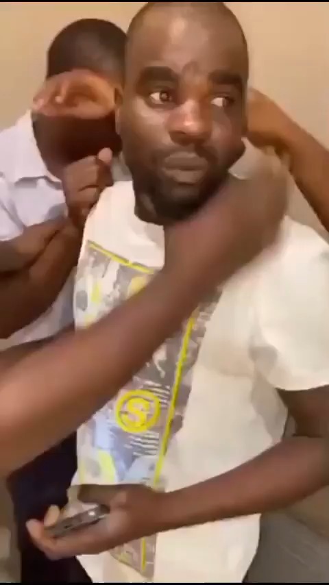 These two car thieves were caught and were forced to kiss each other in front of their families as punishment 🤣🤣