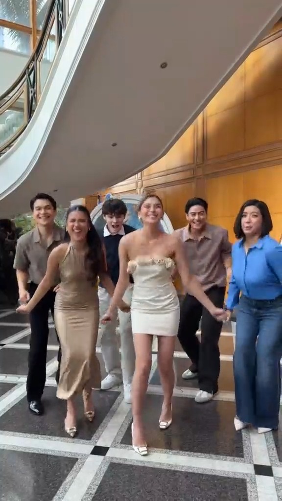 WELCOME BACK TO THE OUTSIDE WORLD, MS KARA?! 🤣 Game na game sa kulitan kasama ang Kapuso ex-Housemates ng #PBBCollabWithGMA na sina Ashley Ortega, Michael Sager, Vince Maristela, Josh Ford at Shuvee Etrata! 🤩 🎥: Ashley Ortega on Tiktok