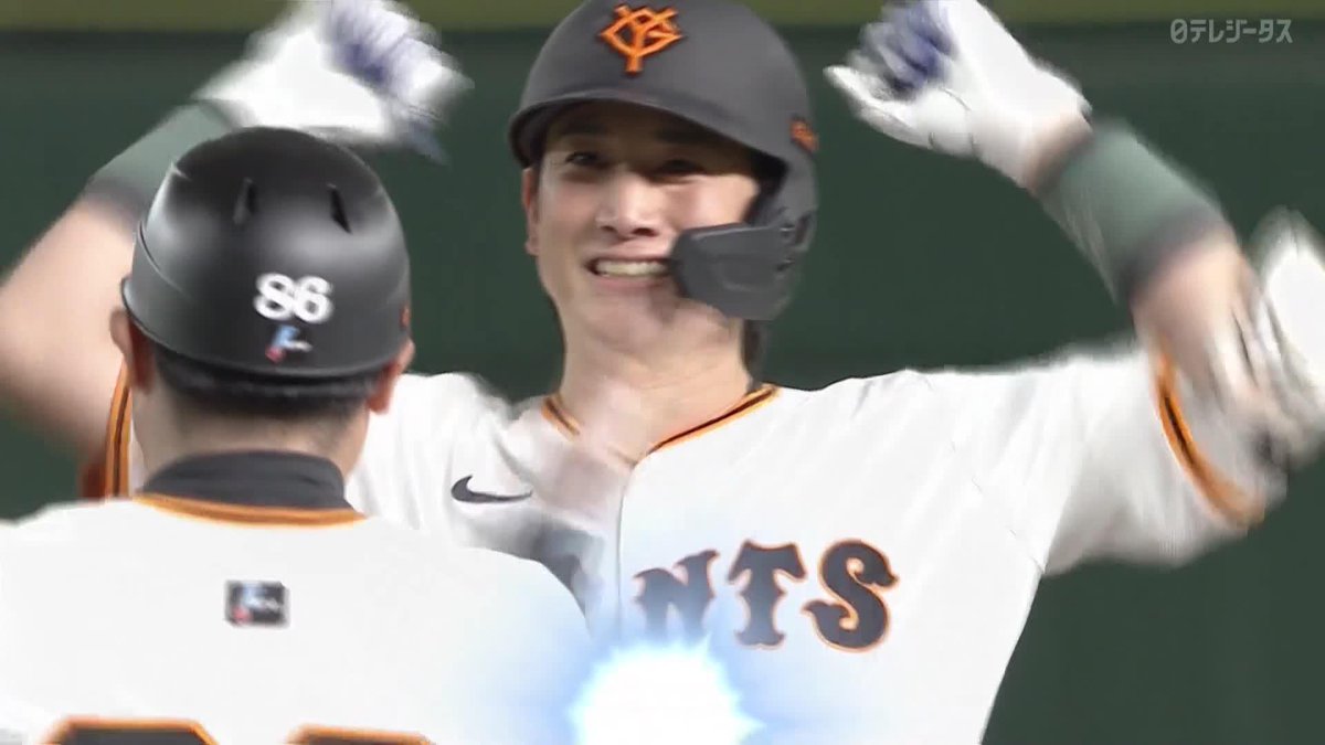 みんなが待っていた 小林誠司 今季初ヒットは勝ち越し打 東京ドームが大歓声に包まれる #オレをみろ 「DAZN BASEBALL」 月々2,300円 （年間プラン・月々払い） 年間契約の初月無料 登録はこちら⏬ ⚾プロ野球 (2025/6/20) 🆚巨人×西武 📱Live on DAZN #ジャイアンツ