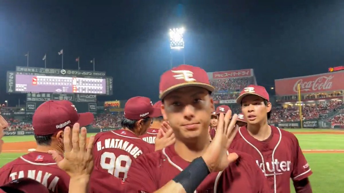 それでは今日のハイタッチです🙌✨ #RakutenEagles #キ!