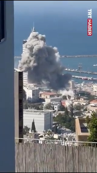 İran’ın misilleme saldırısında İsrail’in Hayfa kentini vurduğu anlar.