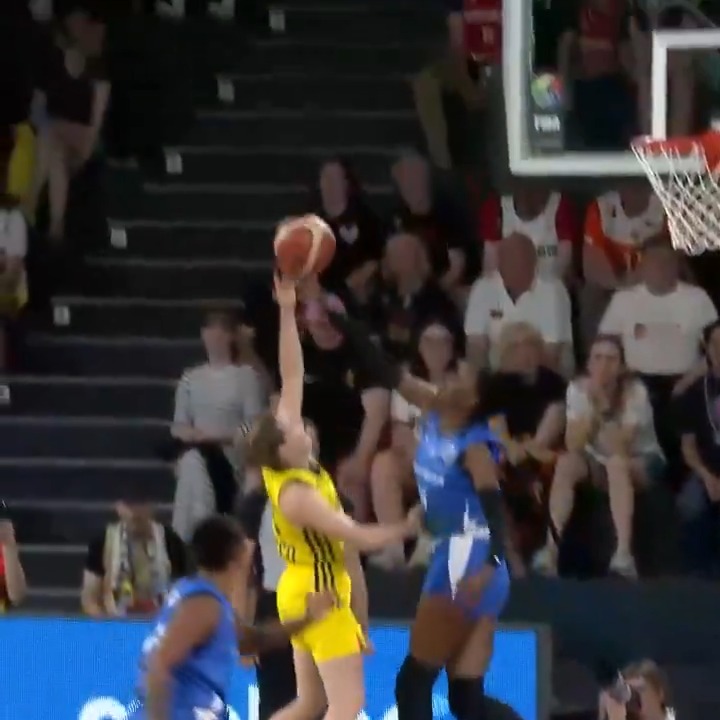 Temi Fag𝐁𝐋𝐎𝐂𝐊le❌😤 #EuroBasketWomen x #DaretoDream | @gbbasketbball