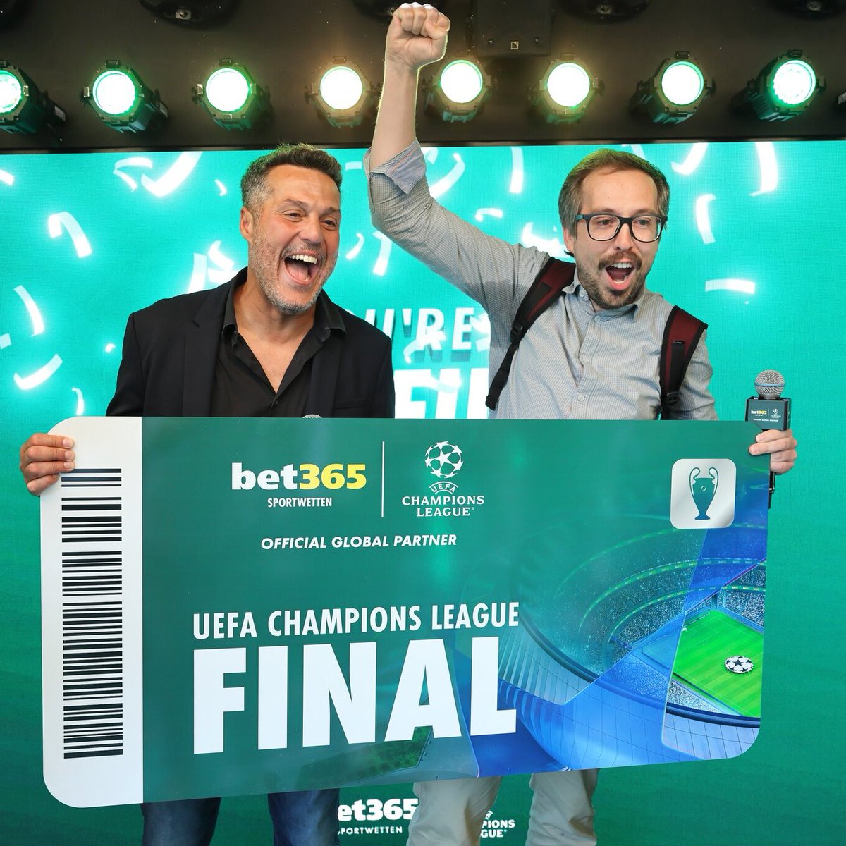 We capped off the largest ticket giveaway in UEFA's history by giving away 𝗘𝗜𝗚𝗛𝗧 pairs of UCL final tickets. Júlio César was in attendance as we took The Big Ticket Giveaway Game to Munich.