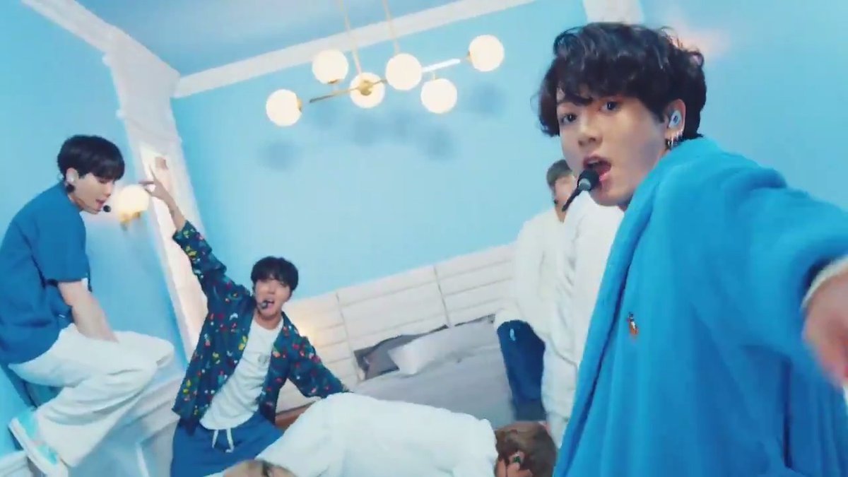 “HOME” by 방탄소년단 has started to re-enter on itunes in multiple Countries around the world! 🏠 Keep buying 🛍️