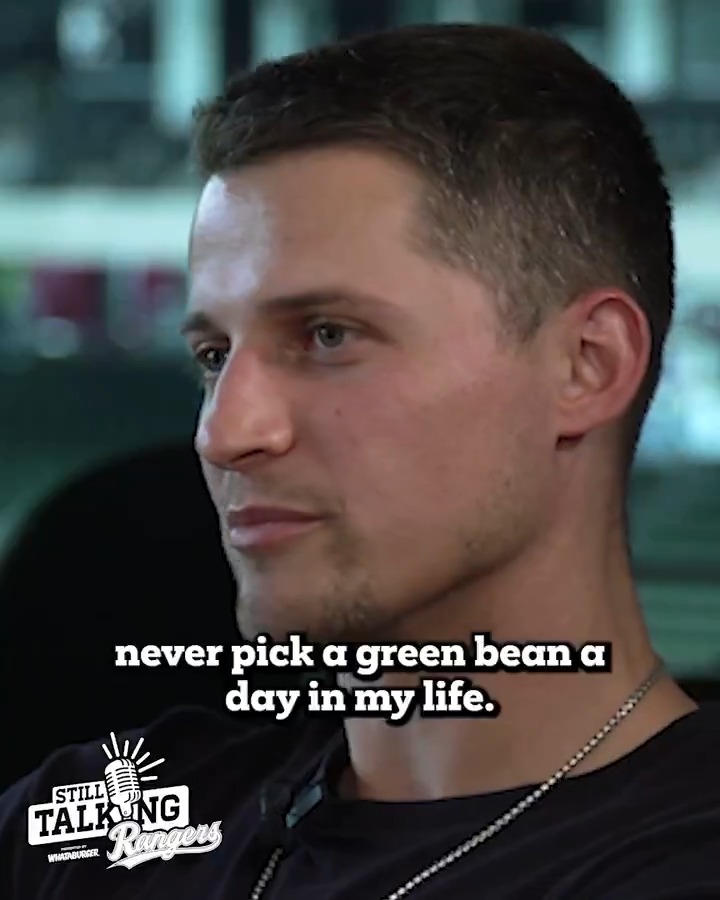 Pretty sure Corey Seager picked the right profession. 👨‍🌾 🎙️